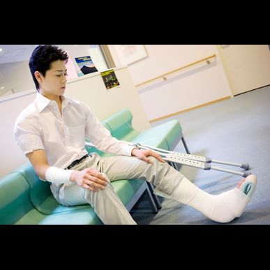 骨折の際に生じる痛みのご相談もタクト鍼灸整骨院へ気軽にご相談ください